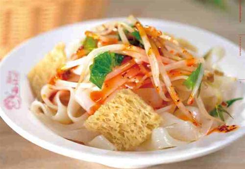 涼皮制作方法學習圖片，涼皮技術(shù)學習圖片，涼皮學習的費用圖片-中科商務(wù)網(wǎng)-中原小吃培訓學校