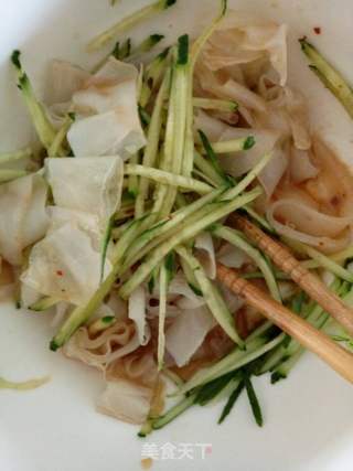 自制涼皮的做法 自制涼皮怎么做 小帥廚娘的菜譜